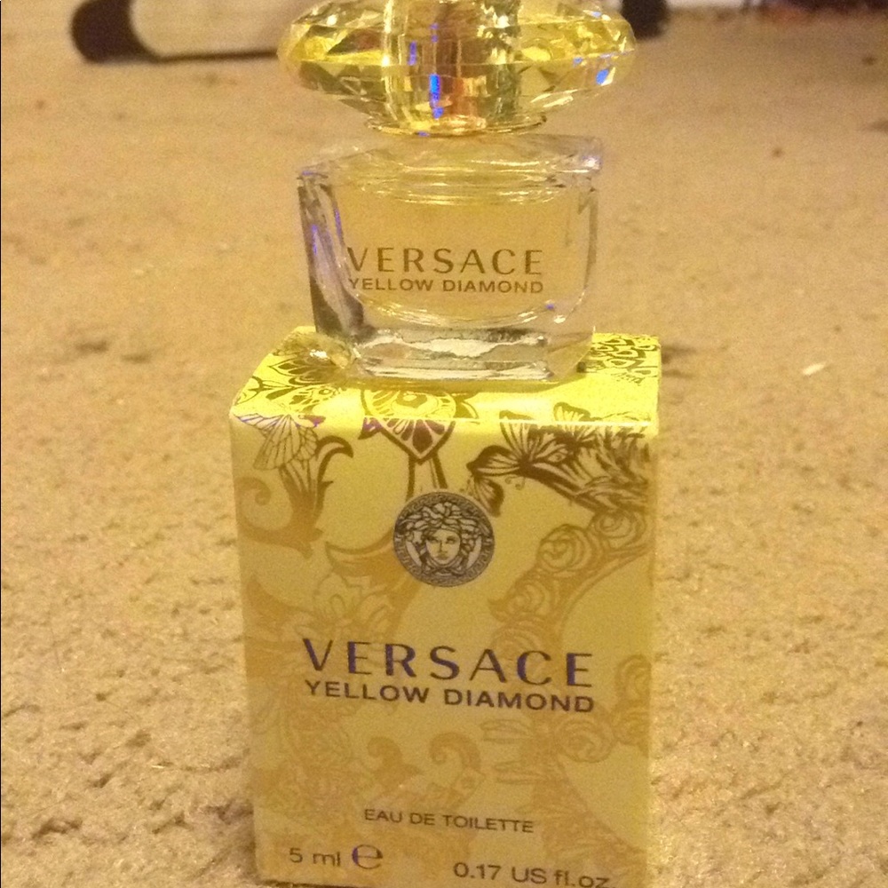 Versace yellow diamond eau de toilette